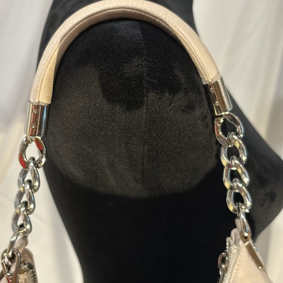 Michael Kors AP-1011 Cream Pleated Shoulder Bag - Picture 5 of 13